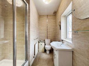 En-suite- click for photo gallery
